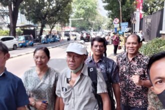 Tim AARBM berjumlah enam orang saat berada di Jakarta memperjuangkan lahan Rante Balla